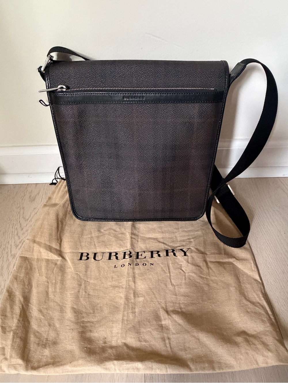 Burberry Men’s Women’s Dark Brown Check Messenger Crossbody
